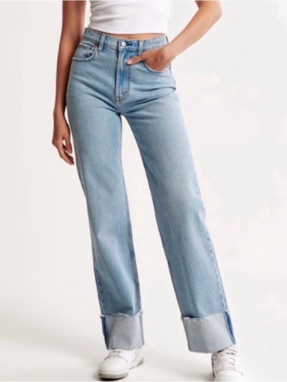Abercrombie & Fitch- The 90’s Relaxed Jean High Rise Cuffed. Size: 2